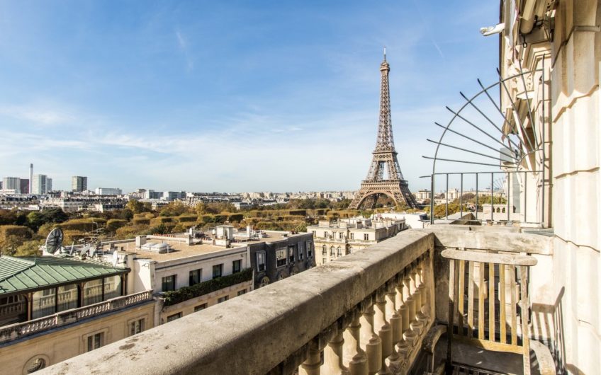 CHAMP DE MARS