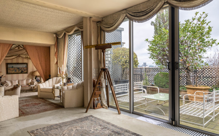 PENTHOUSE TERRASSE ARC DE TRIOMPHE